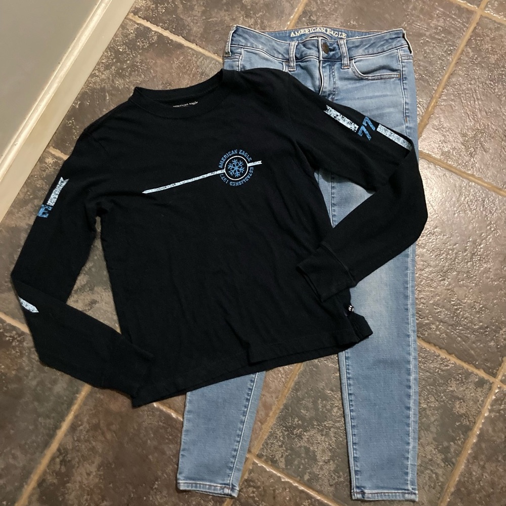 American Eagle Long Sleeve Tee and Jeans Outfit. Size  XS